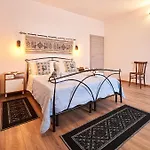 Al Vicolo Vi Bed & Breakfast 4*