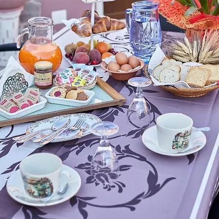 Al Vicolo Vi 住宿加早餐酒店 萨尔达拉