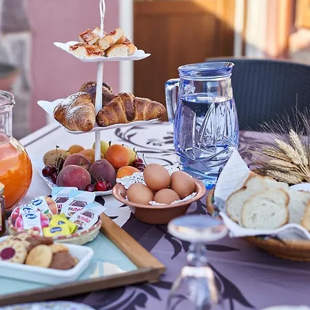 Al Vicolo Vi 住宿加早餐酒店 萨尔达拉