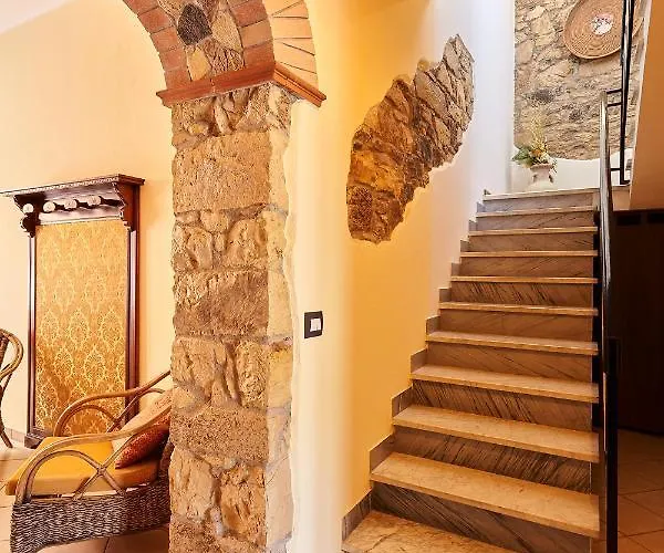 Al Vicolo Vi 3* 萨尔达拉